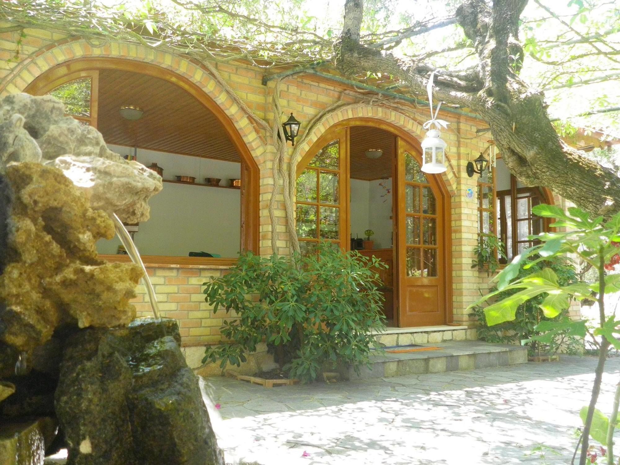 Sofos Apartments 티실리비 외부 사진
