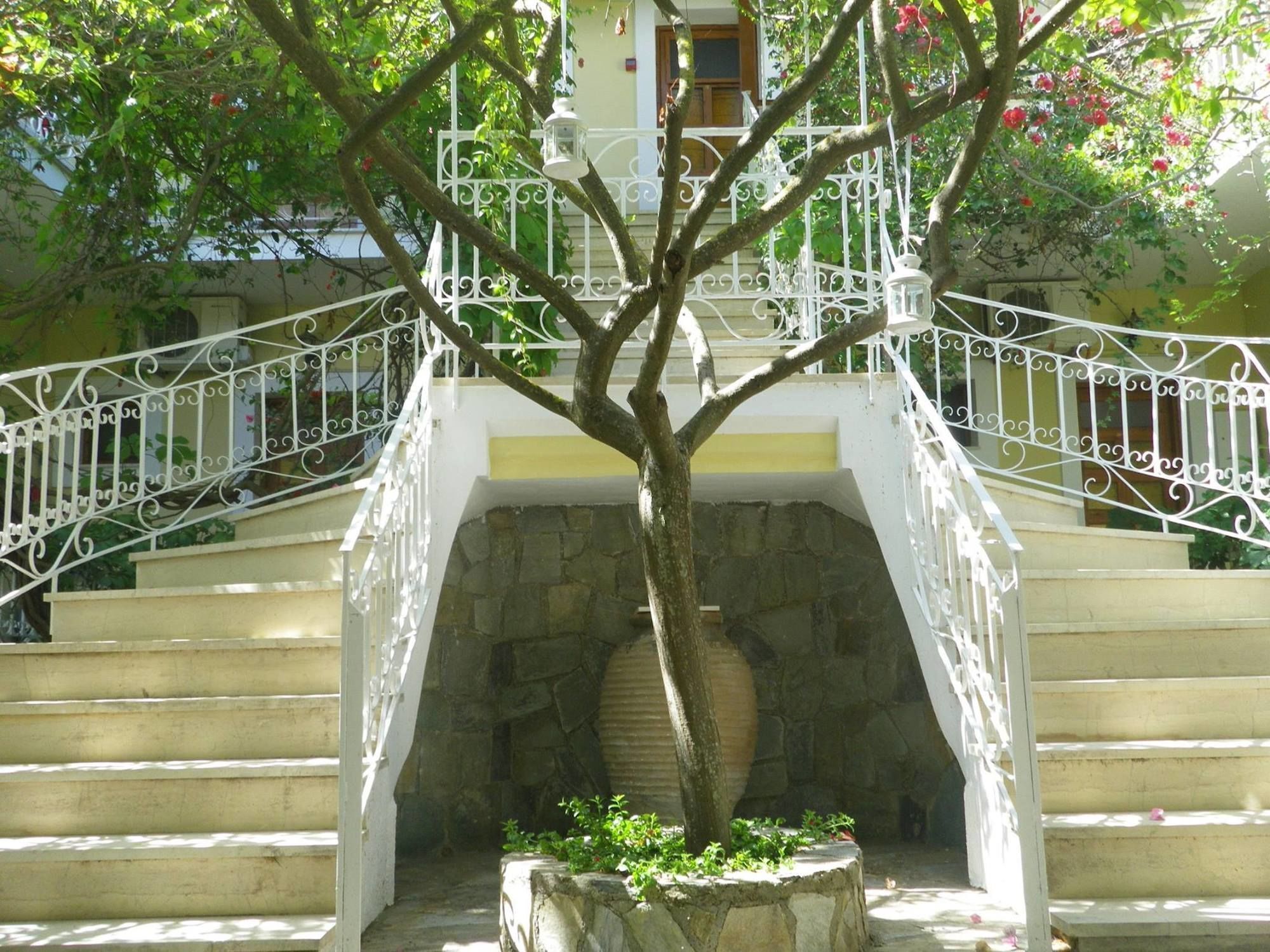 Sofos Apartments 티실리비 외부 사진